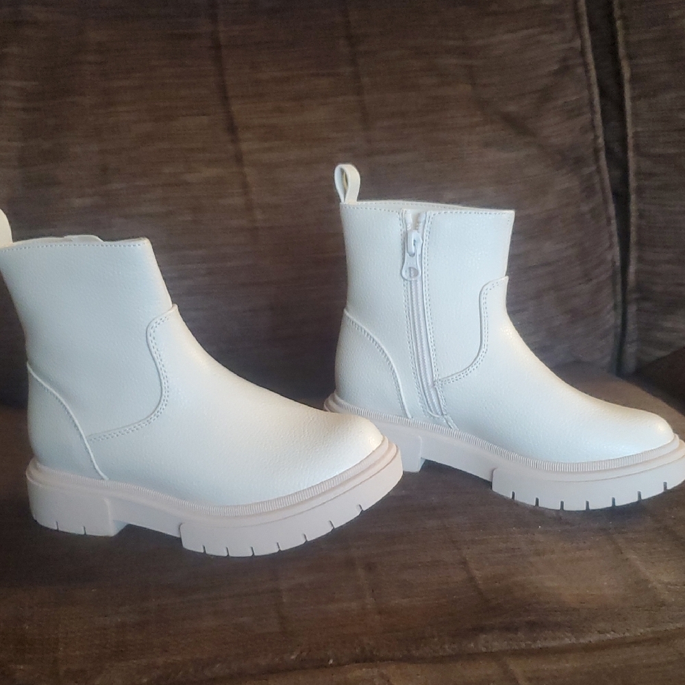 Brand New Cream Light  Ankle Boots Art Class Brand